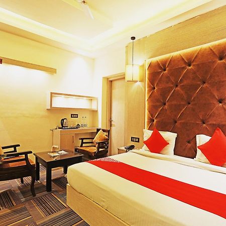 Fabhotel Ronald Inn Faridabad Buitenkant foto