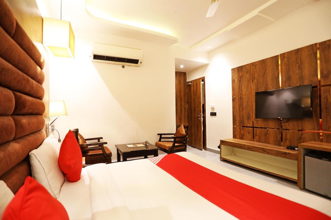 Fabhotel Ronald Inn Faridabad Buitenkant foto