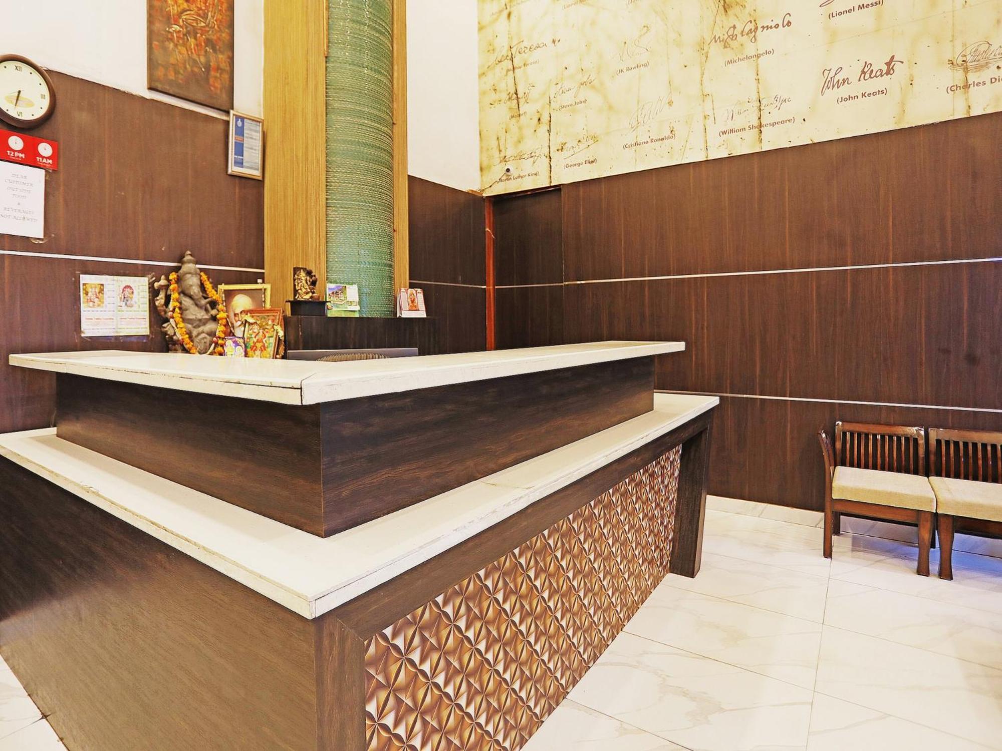 Fabhotel Ronald Inn Faridabad Buitenkant foto