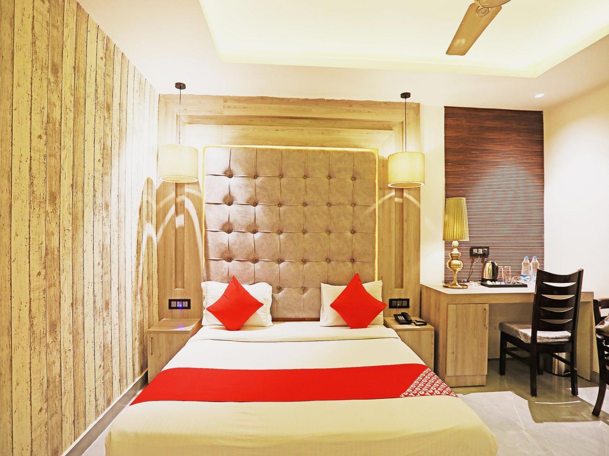 Fabhotel Ronald Inn Faridabad Buitenkant foto
