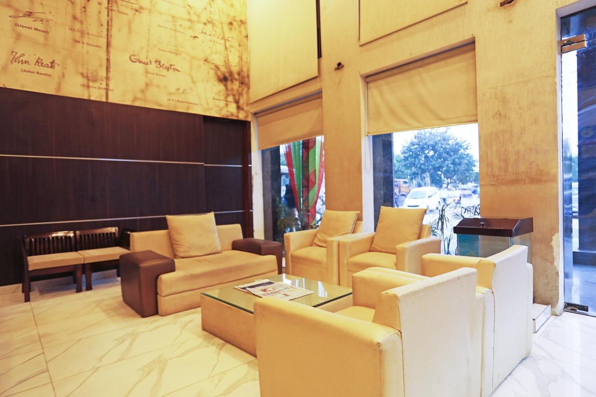 Fabhotel Ronald Inn Faridabad Buitenkant foto