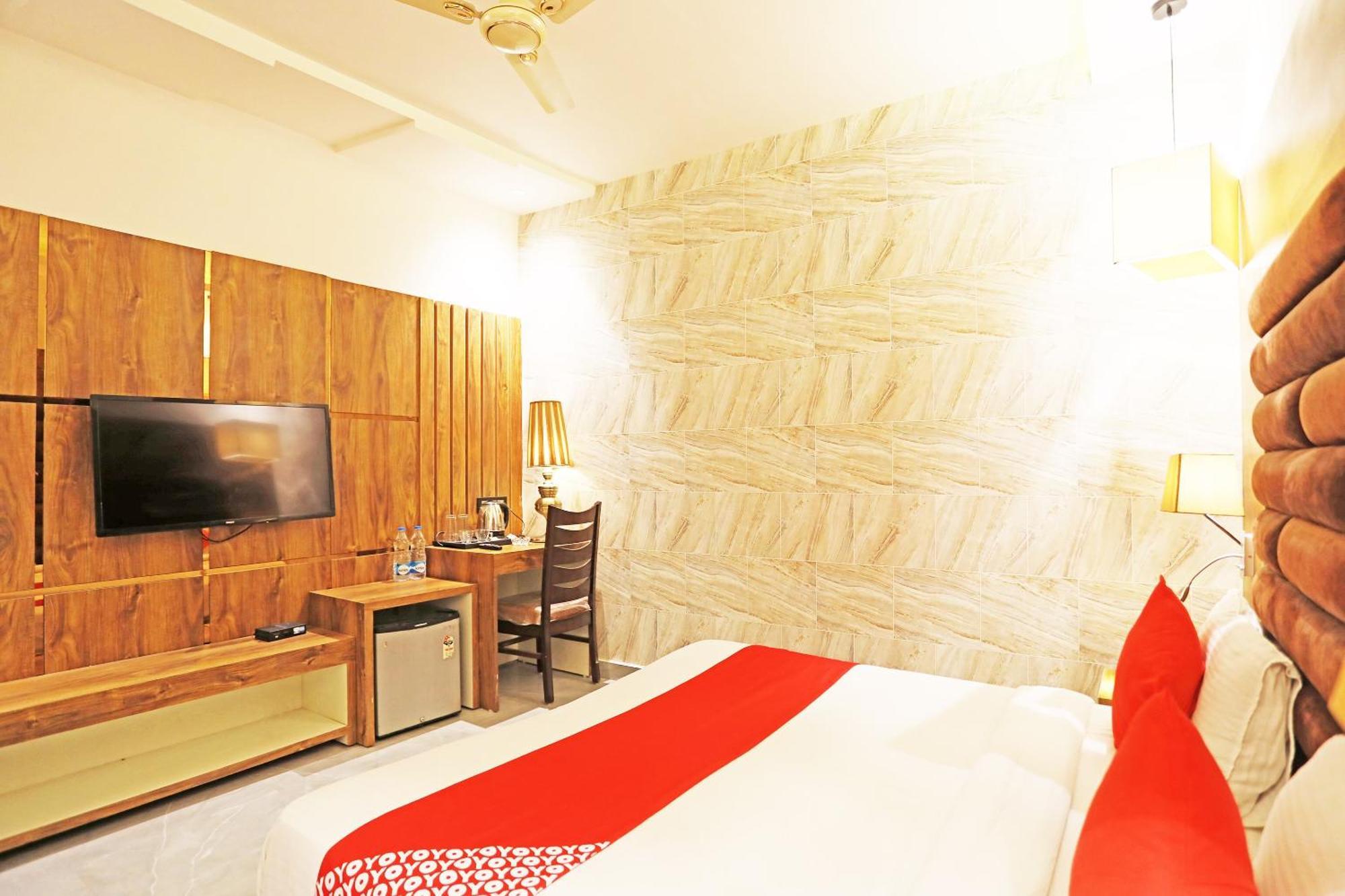 Fabhotel Ronald Inn Faridabad Buitenkant foto