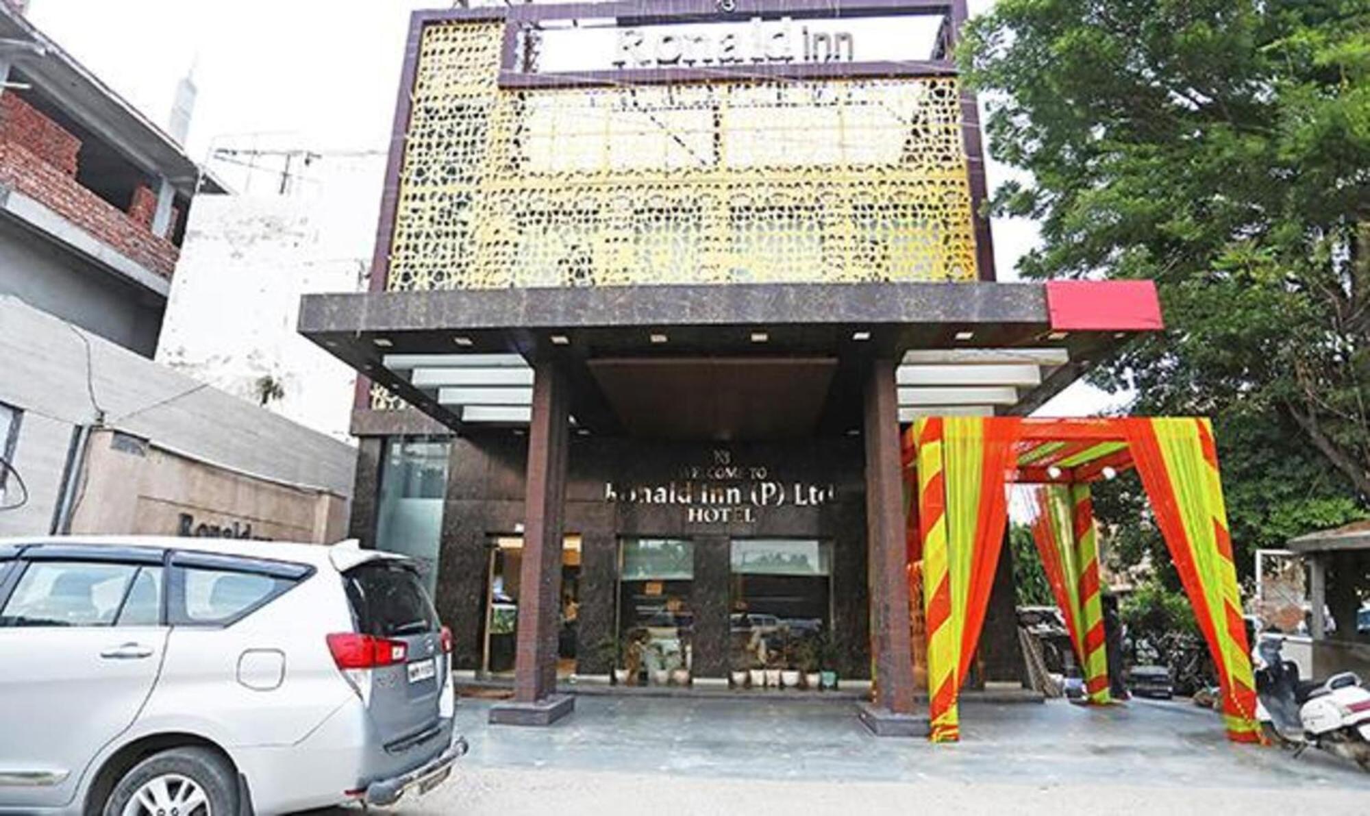Fabhotel Ronald Inn Faridabad Buitenkant foto