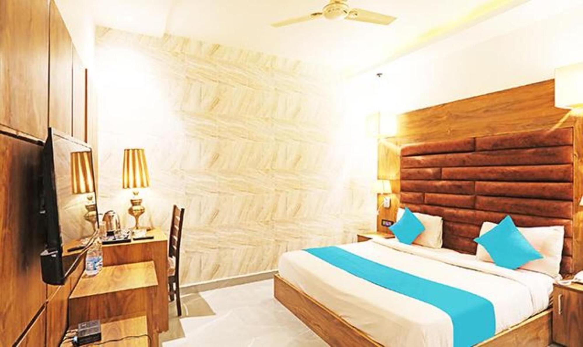 Fabhotel Ronald Inn Faridabad Buitenkant foto